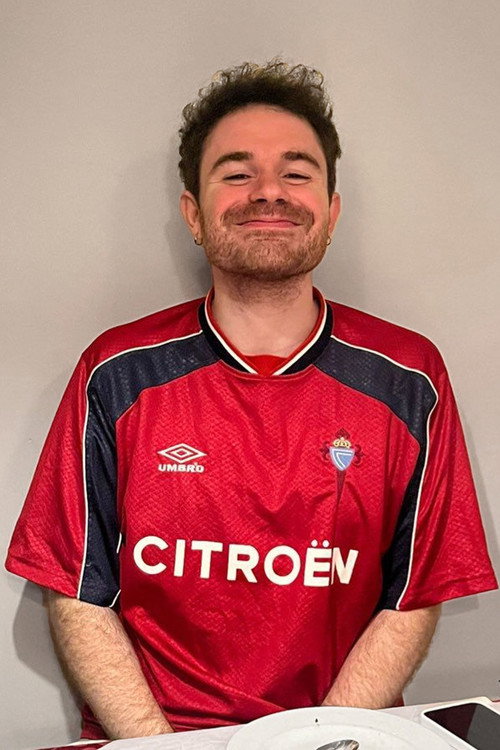 Адриáн Виéитез