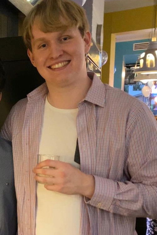 Асхтон Тайлор