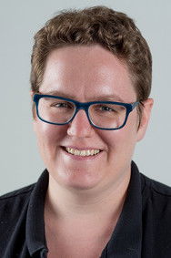 Адриенне Схаw