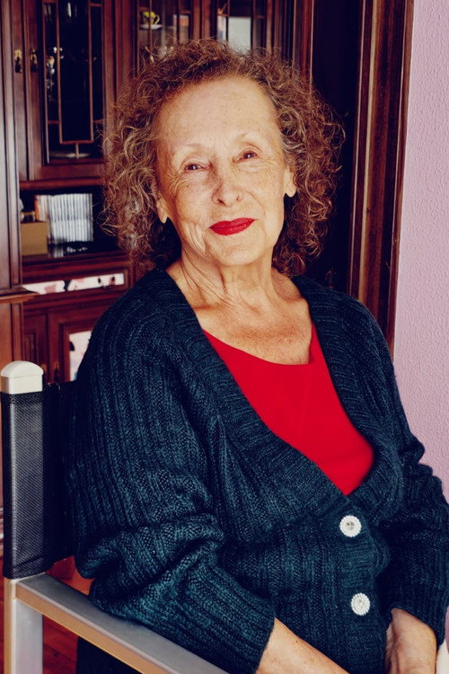 Мануела Олай