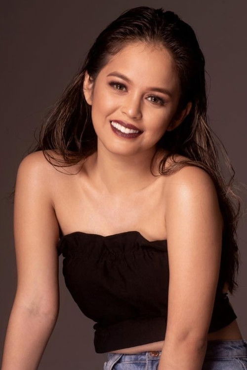 Белла Тхомпсон