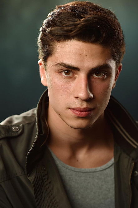 Тонй Ллинас