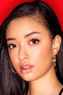 Сцарлетт Блоом