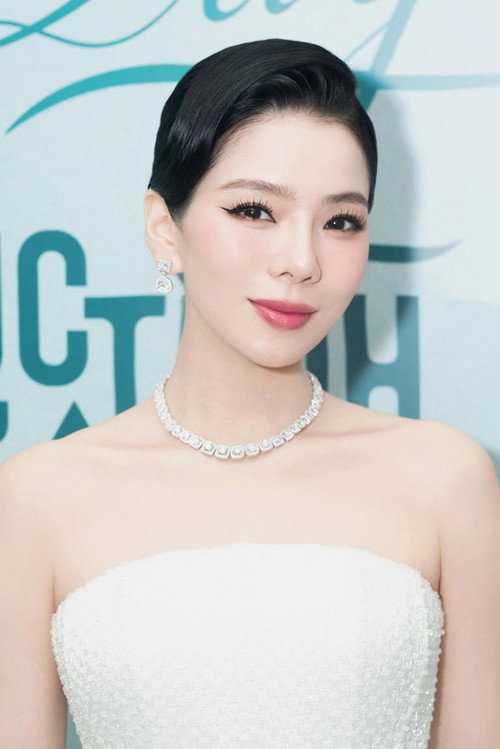 Лệ Qуйêн