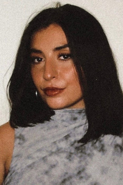 Лéа Есмаили