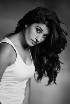 Дивинаа Тхацкур