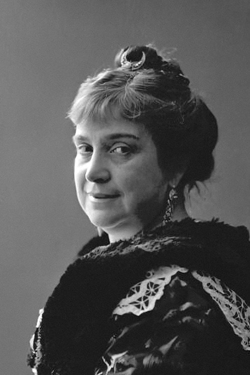 Луцíлиа Симõес