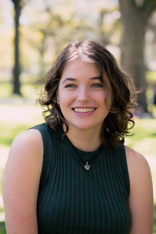 Белла Кхоурй