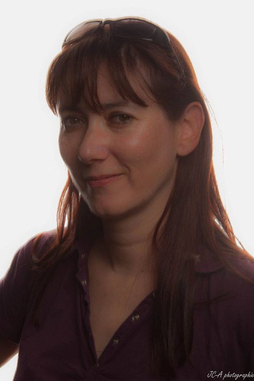 Елисса Хоулес