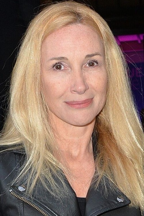 Исабелле Довал