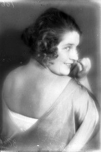 Полина Нйатко