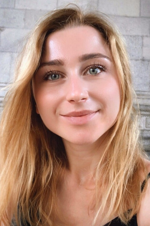 Клаудиа Цсáнйи