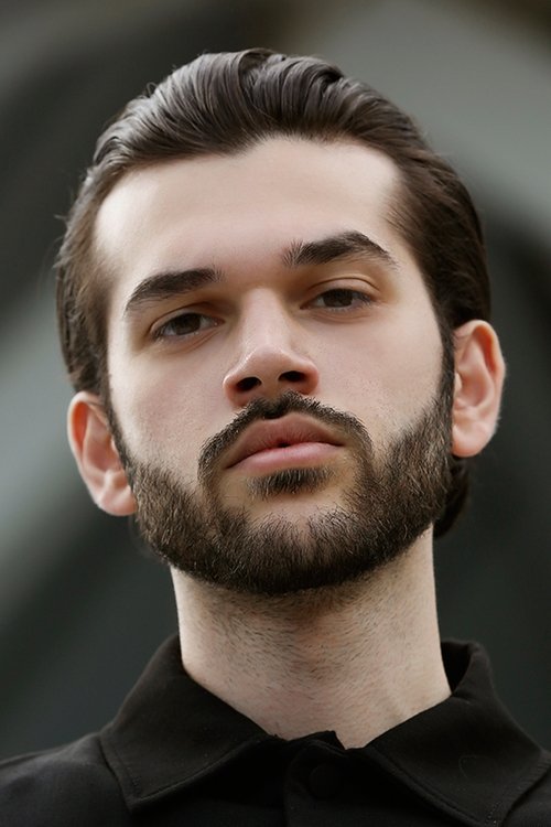 Йиğит Еге Йазар