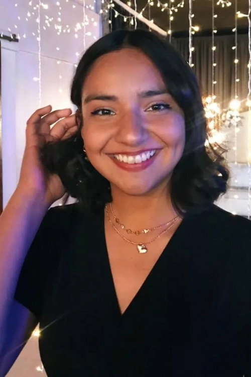 Абрил Валензуела