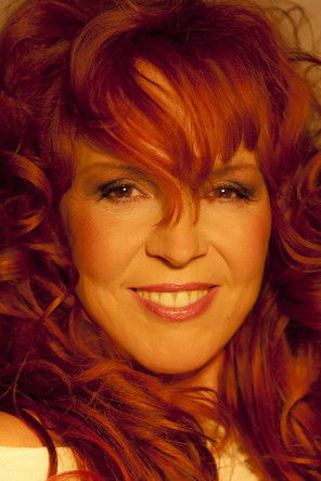 Марцела Холановá