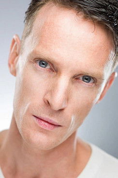 Адриан Хуме Робинсон