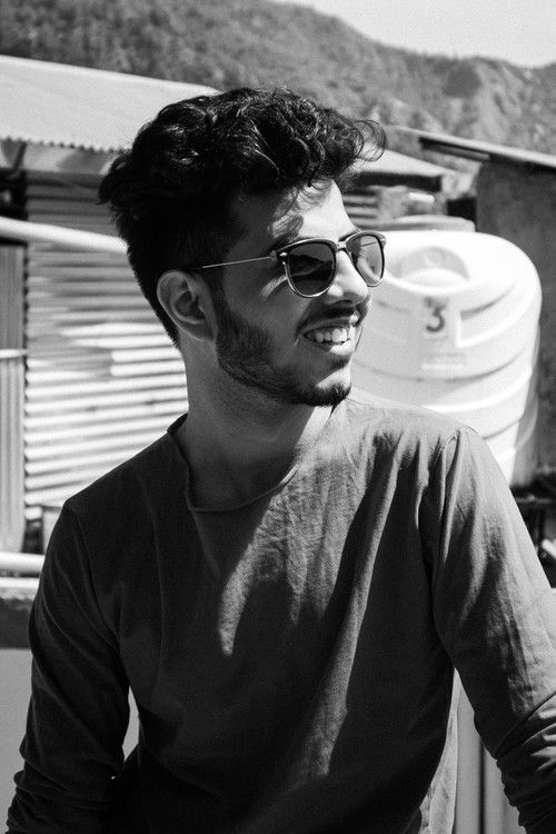 Висхwаас Бхатиа