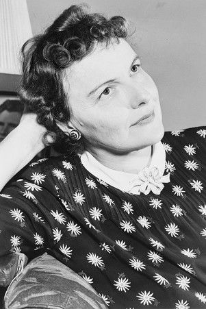  Салли Бенсон