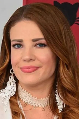 Есра Сöнмезер