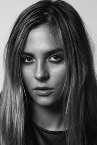 Митзи Пеироне