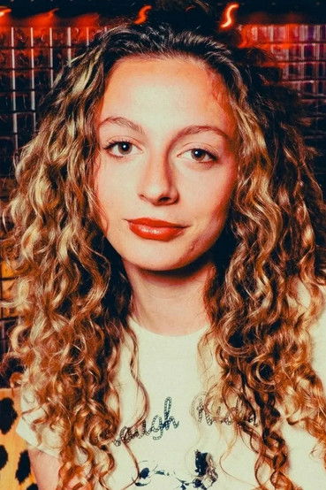 Jулиа ДиЦесаре