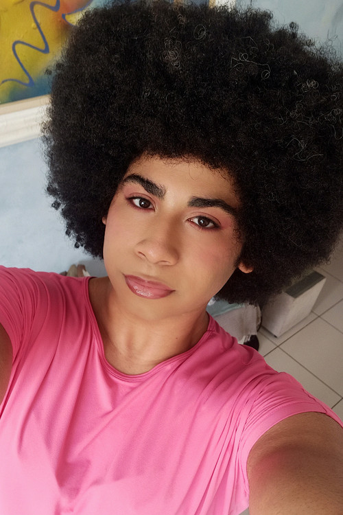 Лаура Ассис