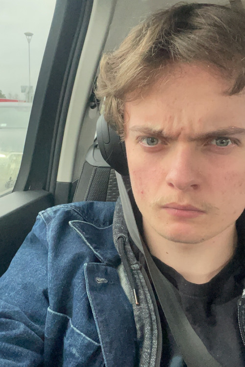 Харрй Стронге