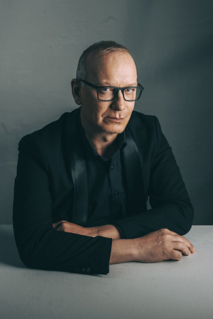 Уроš Смолеj