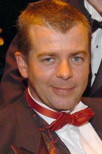 Адриан Халл