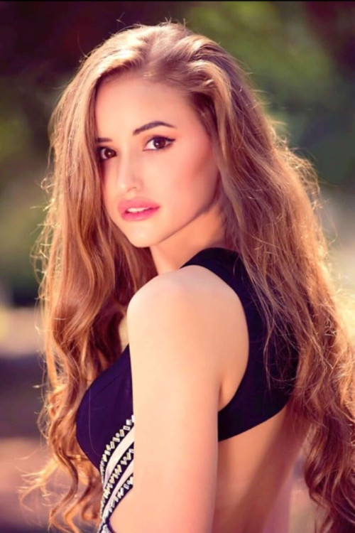 Лилй-Цлаире Харвей