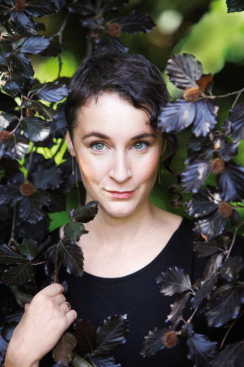 Леоние Сwанн