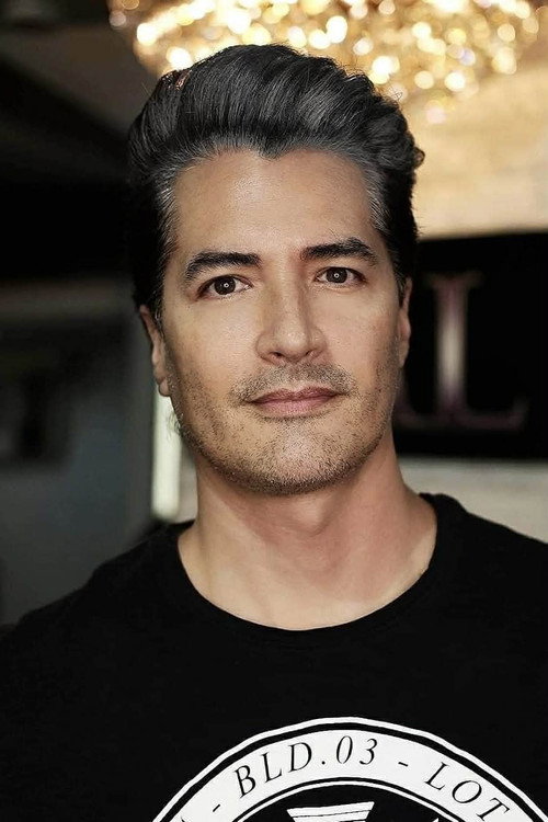 Трой Монтеро