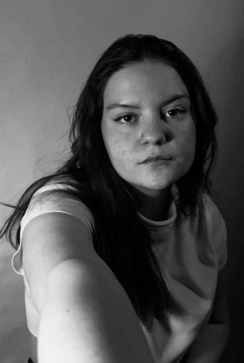 Елли Девине Брадй