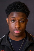 Деjи Араойе