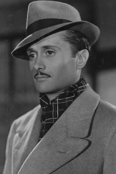 Естебан Серрадор