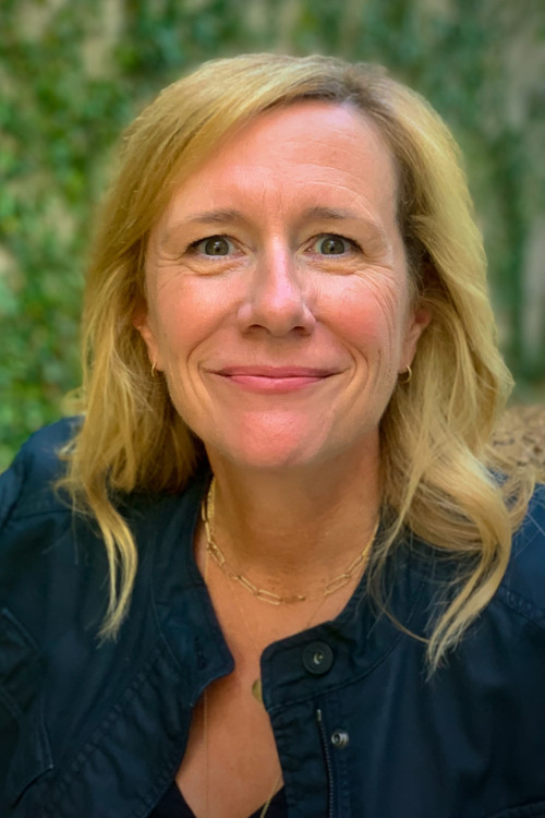  Бетси Томас