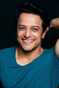 Аксхат Р. Салуjа