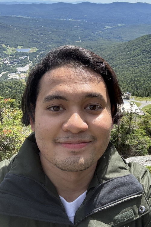 Бхумин Комас