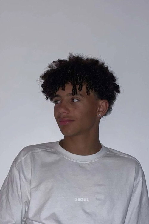 Аxел Етиенне