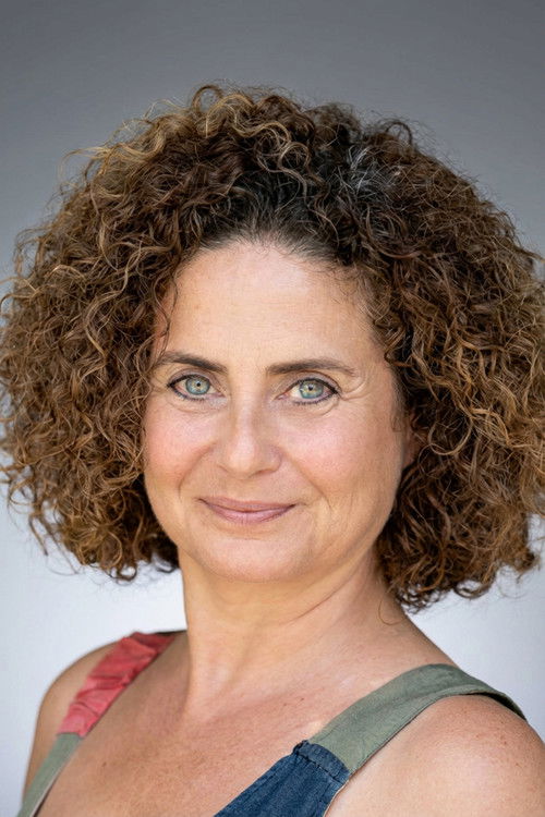 Есра Аккайа