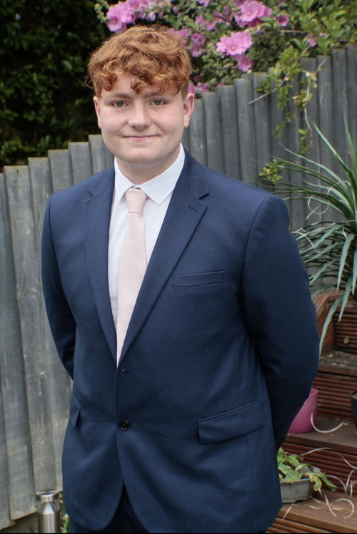 Етхан Ллойд