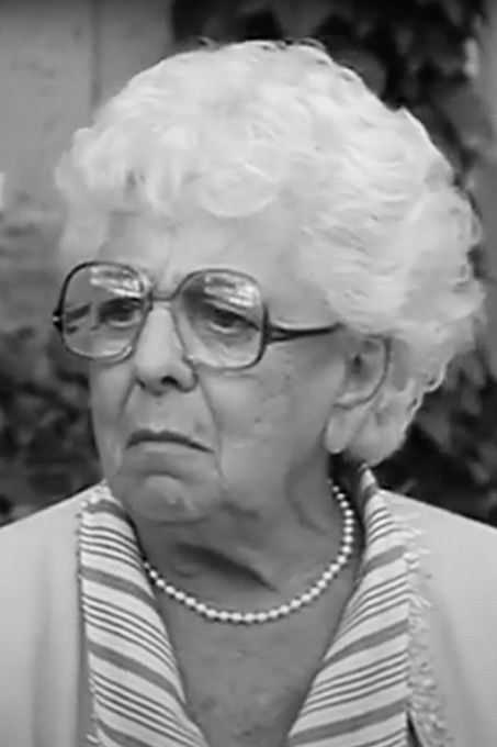 Енид Саундерс