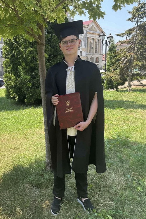 Виталии Кхил