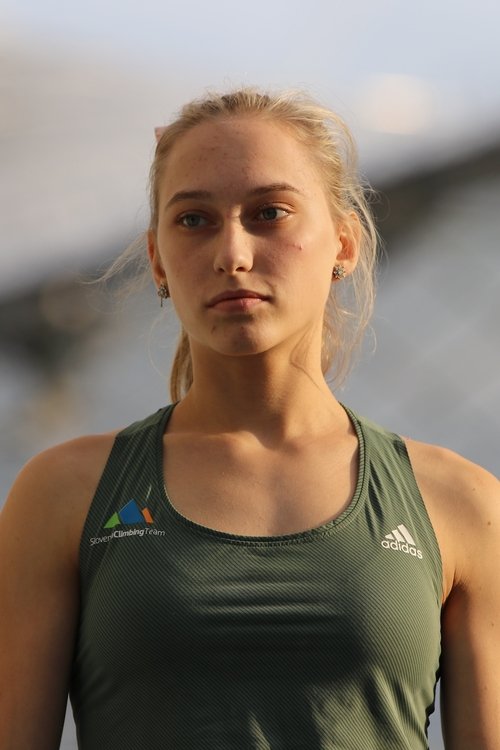  Янья Гарнбрет