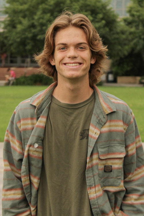 Логан Петерс