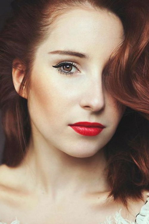 Еугéние Алqуезар