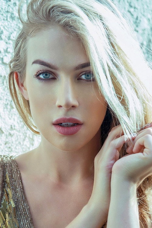 Лаура Jацобс