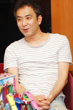 Такааки Утсуномийа