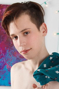 Девин Леwис