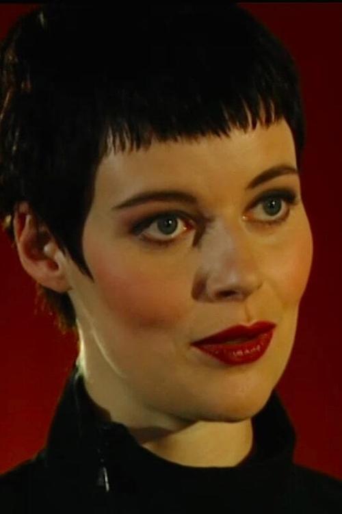 Луцй Акхурст